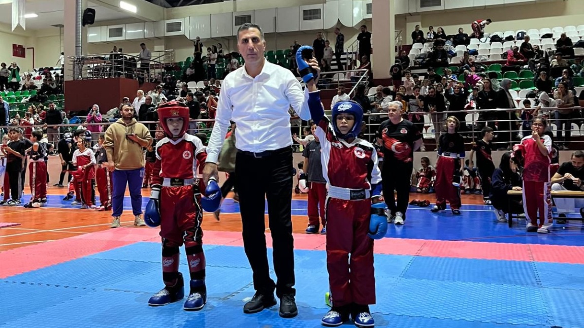 Öğrencimiz Ömer Sait Furuncu Cumhuriyet Bayramı Kickboks Şampiyonu Oldu!