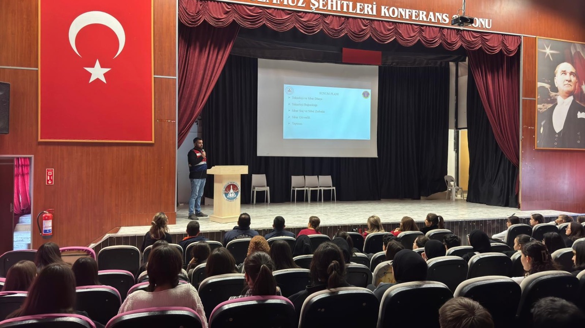 Öğrencilerimize Siber Zorbalık Konulu Bilgilendirme Semineri